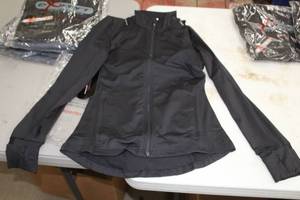 lot 145 image: Lot of ( 5 ) Expert Performance Ladies Sweat Jackets Small
