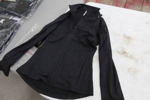 lot 148 image: Lot of ( 4 ) Expert Performance Ladies Sweat Jackets Medium