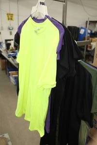 lot 907 image: Lot of ( 6 ) T-Shirts Medium Large