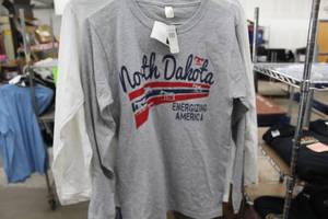lot 915 image: Lot of ( 5 ) Shirts Small with logo North Dakota