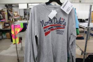 lot 905 image: Lot of ( 6 ) Shirts X-Large