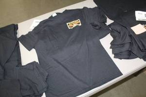 lot 961 image: Lot of ( 7 ) T-Shirts Small Black with logo Support Gun Rights