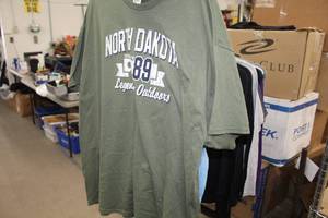 lot 901 image: Lot of ( 6 ) T-Shirts 3X-Large with logo North Dakota