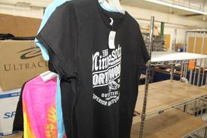 lot 908 image: Lot of ( 6 ) T-Shirts Medium