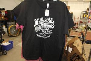 lot 906 image: Lot of ( 6 ) T-Shirts X-Large with logo Minnesota