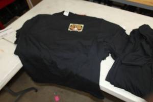 lot 970 image: Lot of ( 12 ) T-Shirts X-Large Black with logo Support Gun Rights