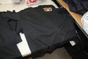 lot 974 image: Lot of ( 12 ) T-Shirts Medium Black with logo Support Gun Rights