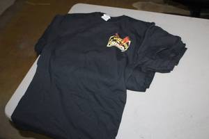 lot 985 image: Lot of ( 10 ) T-Shirts Medium Black with logo Support Gun Rights