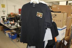 lot 923 image: Lot of ( 5 ) T-Shirts Large Black with logo Support Gun Rights