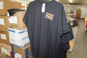 lot 918 image: Lot of ( 4 ) T-Shirts 2X-Large Black with logo Support Gun Rights