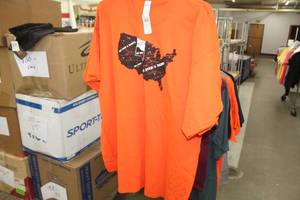 lot 930 image: Lot of ( 6 ) T-Shirts 2X-Large Orange