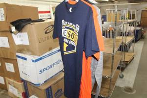 lot 927 image: Lot of ( 6 ) T-Shirts Medium