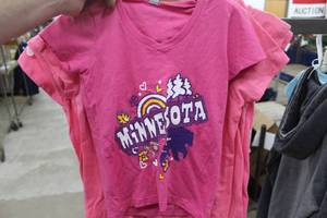 lot 932 image: Lot of ( 4 ) Childrens T-Shirts Pink with logo Minnesota