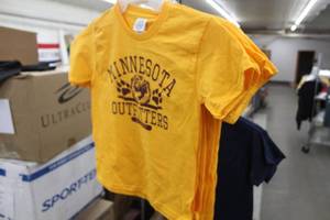 lot 936 image: Lot of ( 6 ) Childrens T-Shirts Small Yellow with logo Minnesota