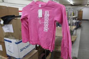 lot 942 image: Lot of ( 4 ) Girls Long Sleeve Shirts Medium Pink with logo Minnesota