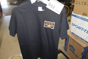 lot 944 image: Lot of ( 6 ) T-Shirts Medium Black with logo Support Gun Rights