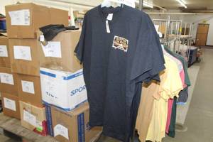 lot 946 image: Lot of ( 7 ) T-Shirts X-Large Black with logo Support Gun Rights