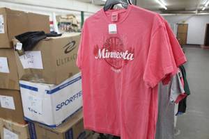 lot 950 image: Lot of ( 5 ) T-Shirts Medium Red with logo Minnesota