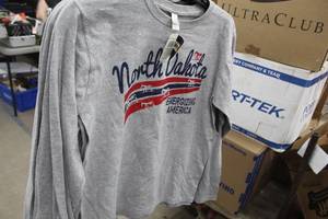 lot 951 image: Lot of ( 5 ) Long Sleeve T-Shirts Medium Grey with logo North Dakota