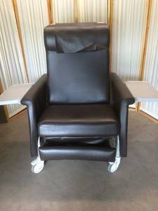 WOW MSRP $3000 Winco Carecliner Mobile Extra Wide Reclining Mobile Geri Chair With Massage Has Trays On Both Sides - Excellent Cosmetic Condition - Heat Powers On But Does Not Work...All 4 Massage Stages Does Work