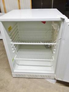 MSRP $1000 Summit FF-7 Undercounter Commercial Medical Grade Laboratory NSF Approved Refrigerator With Digital Temperature Internal Monitoring System WAlarm - Great Working Condition - Top &amp Door Have Holes Where Locking Mechanism Was Attached