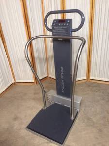WOW MSRP $4000 Scale-Tronix 5002 880lb Capacity Digital Battery Operated Mobile Stand On Bariactric Scale W Handrails For Obese Patients Who Have A Hard Time Standing On Their Own Or Patients With Balance Issues - Like New Condition