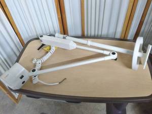 MSRP $1200 Waldman Halux 50 DM Ceiling Mount High Intensity Aritculated Arm Medical Exam Light - Excellent Working Condition&nbsp Needs Some Light Cleaning From Storage