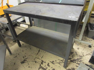 lot 307 image: METAL WORK BENCH