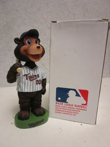 lot 109 image: MINNESOTA TWINS T.C. BEAR BOBBLEHEAD, WBOX