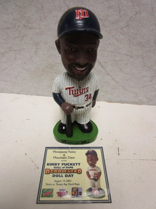 lot 112 image: KIRBY PUCKETT MINNESOTA TWINS BOBBLEHEAD, AUTOGRAPHED, W AUTHENTIC COMMEMORATIVE CARD