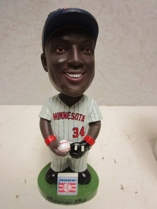 lot 114 image: KIRBY PUCKETT MINNESOTA TWINS NATIONAL BASEBALL HALL OF FAME BOBBLEHEAD