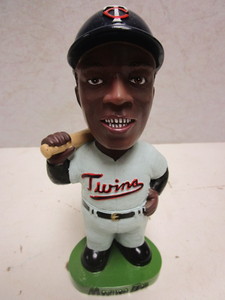 lot 116 image: TONY OLIVA MINNESOTA TWINS BOBBLEHEAD