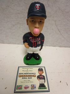 lot 118 image: DOUG MIENTKIEWICZ MINNESOTA TWINS BOBBLEHEAD DOLL, W AUTHENTIC COMMEMORATIVE CARD