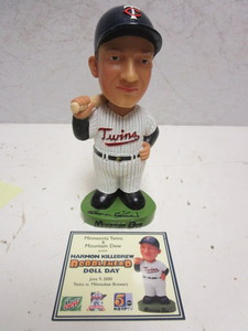 lot 120 image: HARMON KILLEBREW MINNESOTA TWINS BOBBLEHEAD DOLL, AUTOGRAPHED, W COMMEMORATIVE CARD