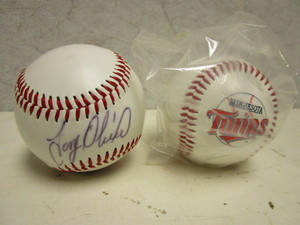 lot 140 image: AUTOGRAPHED JULIO BECQUER, TONY OLIVA MINNESOTA TWINS BASEBALL