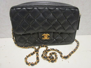 lot 149 image: CHANEL PURSE