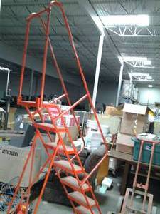Sturdy 6 foot Rolling Staircase Lad...