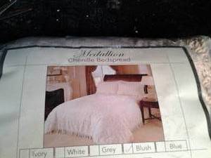 Full size Medallion Chenille bedspr...