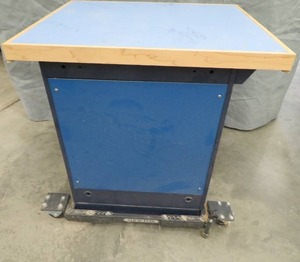 lot 4 image: SHOP FOX INDUSTRIAL MOBILE WORK STATION
