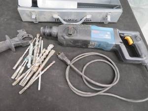 lot 8 image: BOSCH BULLDOG 11224VSR HAMMER DRILL