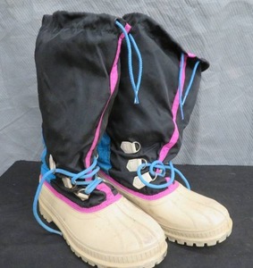 lot 14 image: VINTAGE SOREL 80s REAL PIPDOGS SNOWBOARD BOOTS