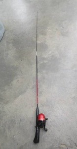 lot 21 image: SOUTH BEND FISHING REEL WITH A FISHN FUN SPIN CAST SOUTHBEND ROD