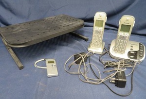 lot 31 image: PHONES, MINI VOICE RECORDER, METAL COMPUTER FOOT REST