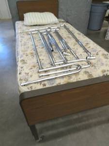 lot 35 image: HOSPITAL BED