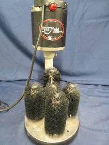 lot 45 image: BAR MAID  GLASS WASHER