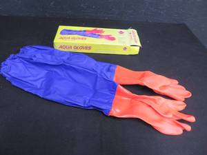 lot 63 image: CORALIFE AQUA GLOVES
