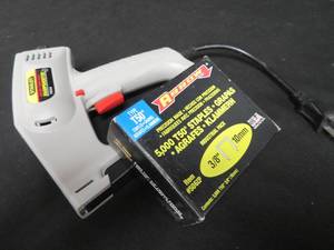 lot 71 image: ELECTRIC STAPLE GUN