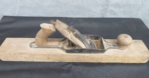 lot 73 image: VINTAGE  ANTIQUE WOOD PLANER