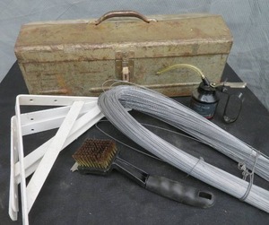 lot 87 image: VINTAGE METAL TOOL BOX WITH GOODIES.