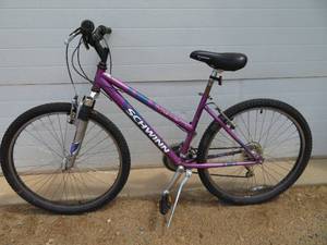 lot 93 image: SCHWINN SIDEWINDER GIRLS BIKE.
